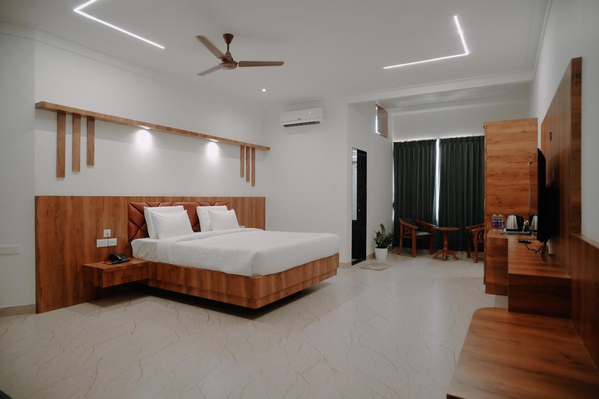 Shambhavi Hotel And Convention Centre Udupi Extérieur photo