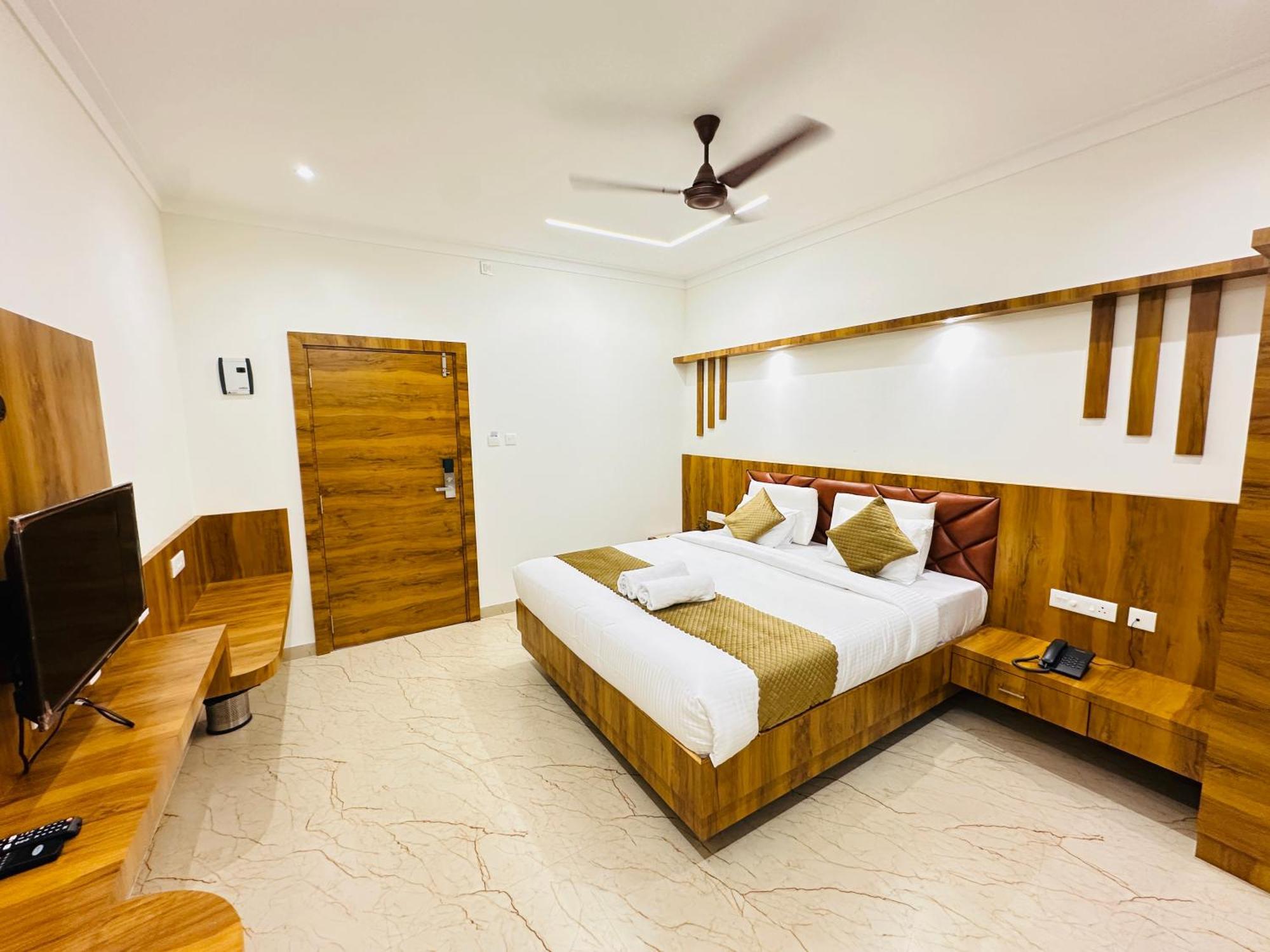Shambhavi Hotel And Convention Centre Udupi Extérieur photo